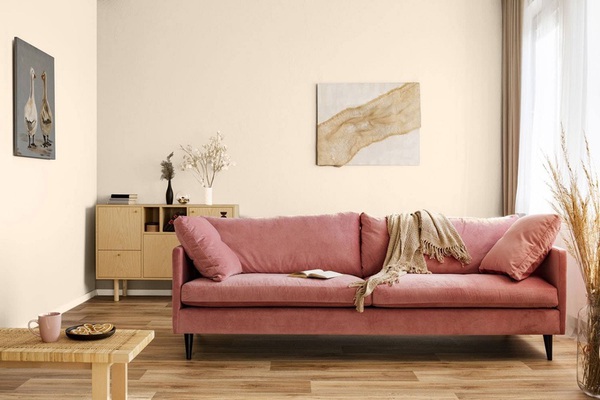 Không gian phòng khách kết hợp hai tông màu hồng và nâu tạo cảm giác rất thơ mộng và cuốn hút