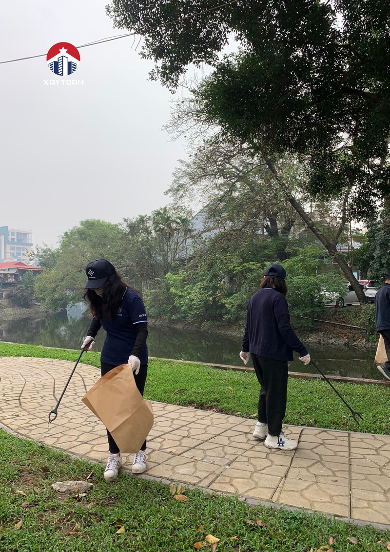 doi-ngu-mvc-xaytoam-vn-don-dep-ve-sinh-tai-ho-thien-quang-csr-hoat-dong-trach-nhiem-xa-hoi.jpg