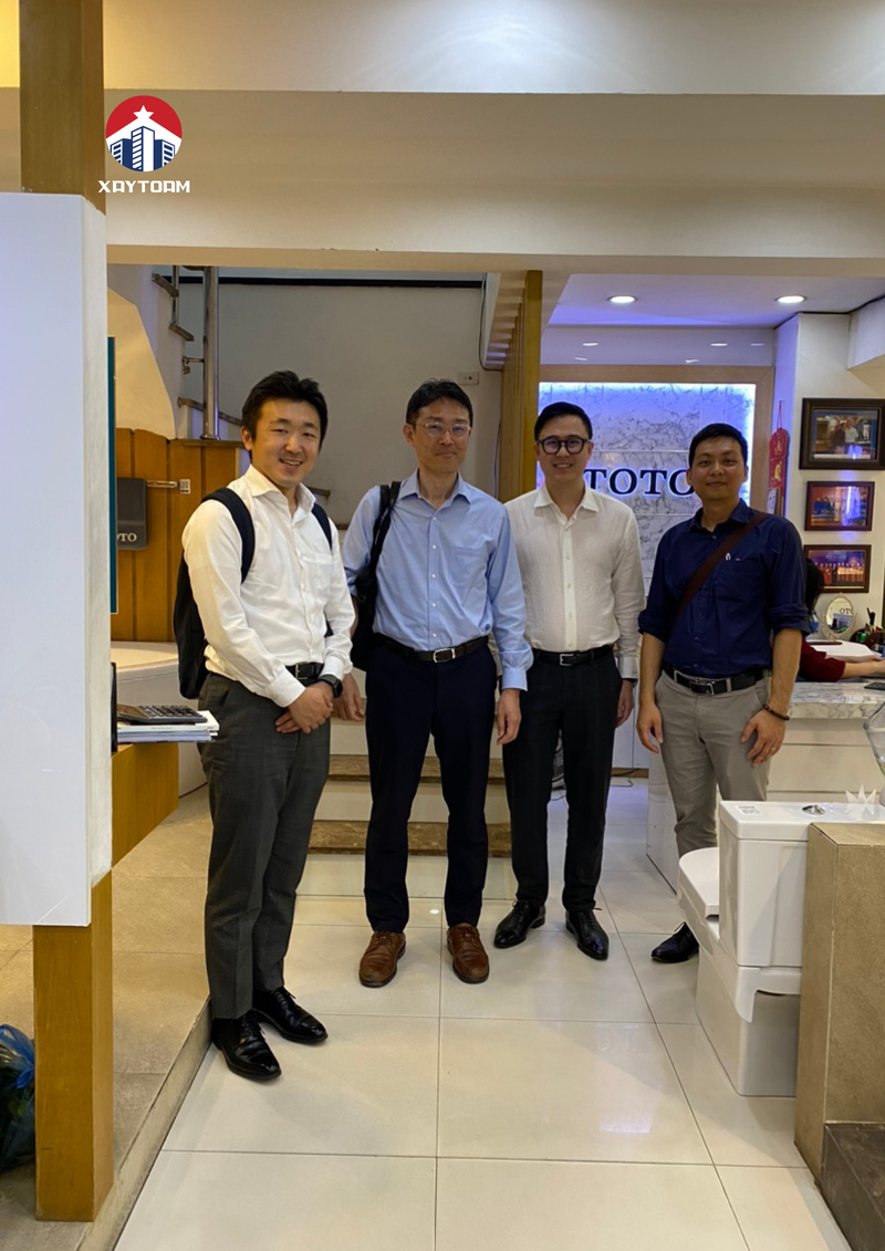 tham-quan-showroom-thiet-bi-ve-sinh-tai-hanoi-1683711554.jpg